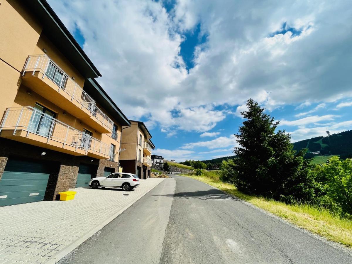 Apartmany Na Vyhledech โลชนา โปด กลิโนฟเซม ภายนอก รูปภาพ